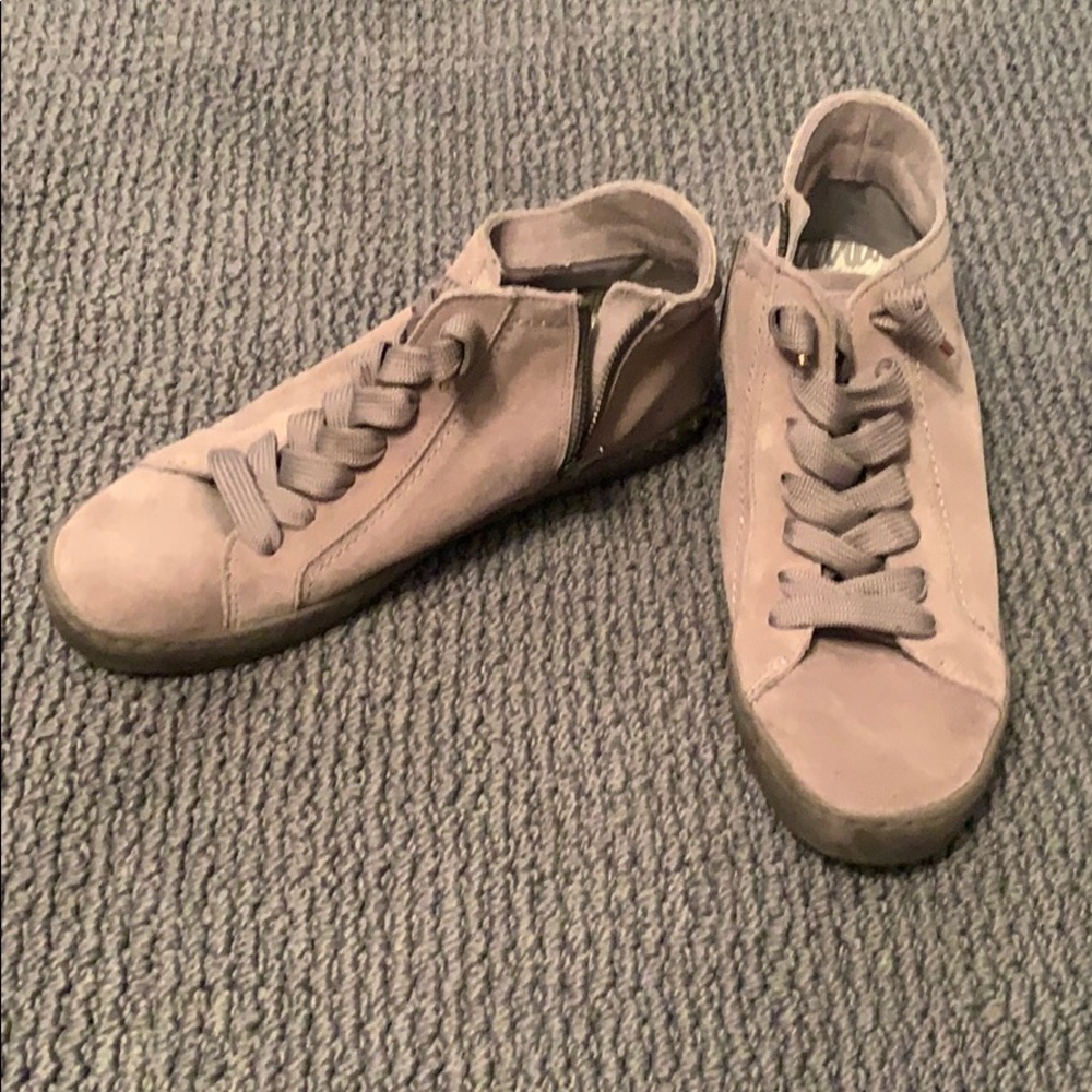 Low-top sneakers. PERFECT CONDITION